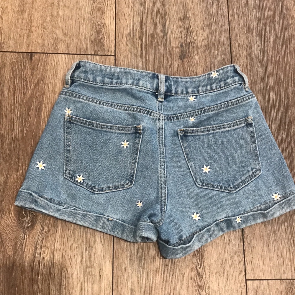 Flowered jean shorts - Picture 2 of 10